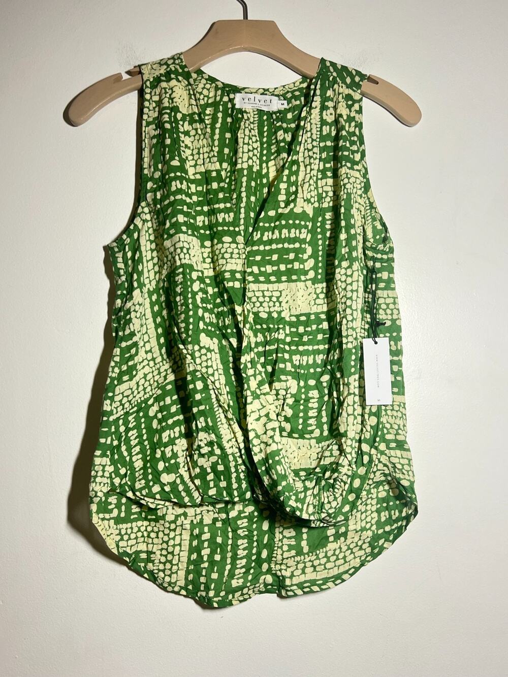 Velvet by Graham & Spencer NWT Green Print Rayon Zita Sleeveless Blouse Shirt M